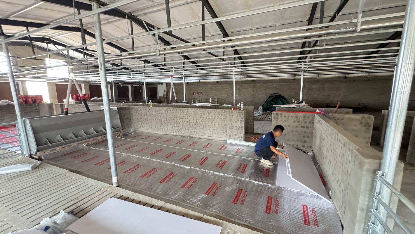 猪场冬季采暖不用愁!1648 平猪场吉居客石墨烯地暖施工实拍